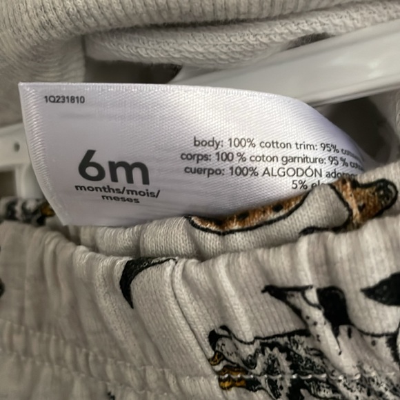 Carter’s 2-pc Hoodie w/ Joggers Light Gray Dino Pattern 6 months - Picture 4 of 4